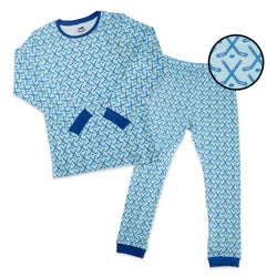 A two-piece children's pajama set featuring a long-sleeve top and matching pants in a light blue and white hockey stick pattern, with a circular inset showing a close-up of the pattern.