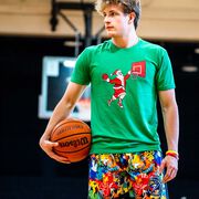 Basketball T-Shirt Short Sleeve - Slam Dunk Santa